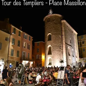 https://studio-neuf-le-port-plage-dhyeres.fr-provencehotel.com