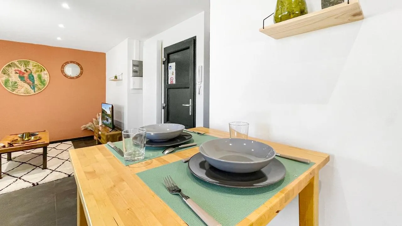 HOMEY JUNGLE - Balcon privé - Free parking - Parc plein air inclus Annemasse France